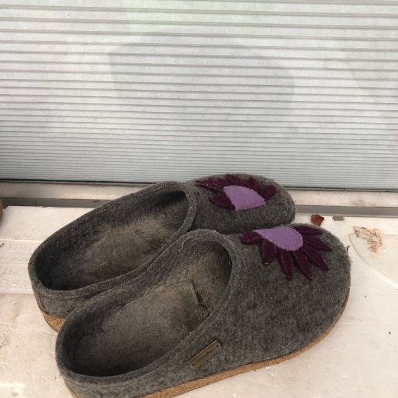 Haflinger Gray Wool Slippers with Purple Floral Design Slippers Size 39/8.5US - Picture 6 of 13